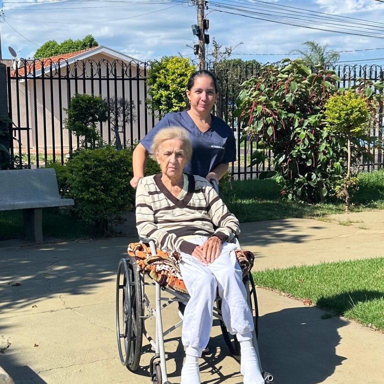 Rotina diária passeio na praça do Lar (4)