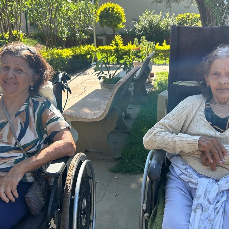 Rotina diária passeio na praça do Lar (9)